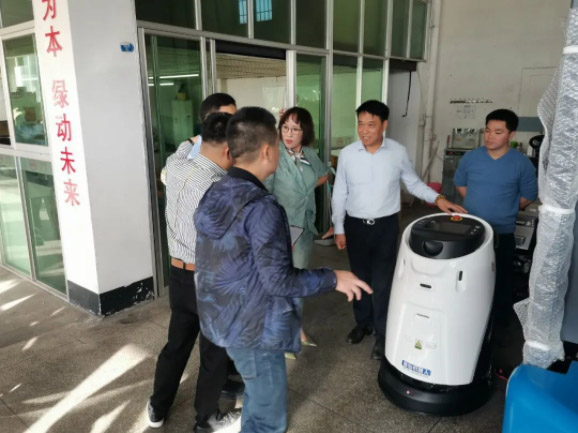 情暖永新昌丨熱烈歡迎廈門總商會舉辦的哈工大會長班同學(xué)光臨廈門永新昌參觀指導(dǎo)。