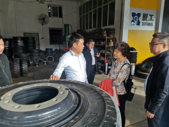 情暖永新昌丨熱烈歡迎廈門總商會舉辦的哈工大會長班同學(xué)光臨廈門永新昌參觀指導(dǎo)。